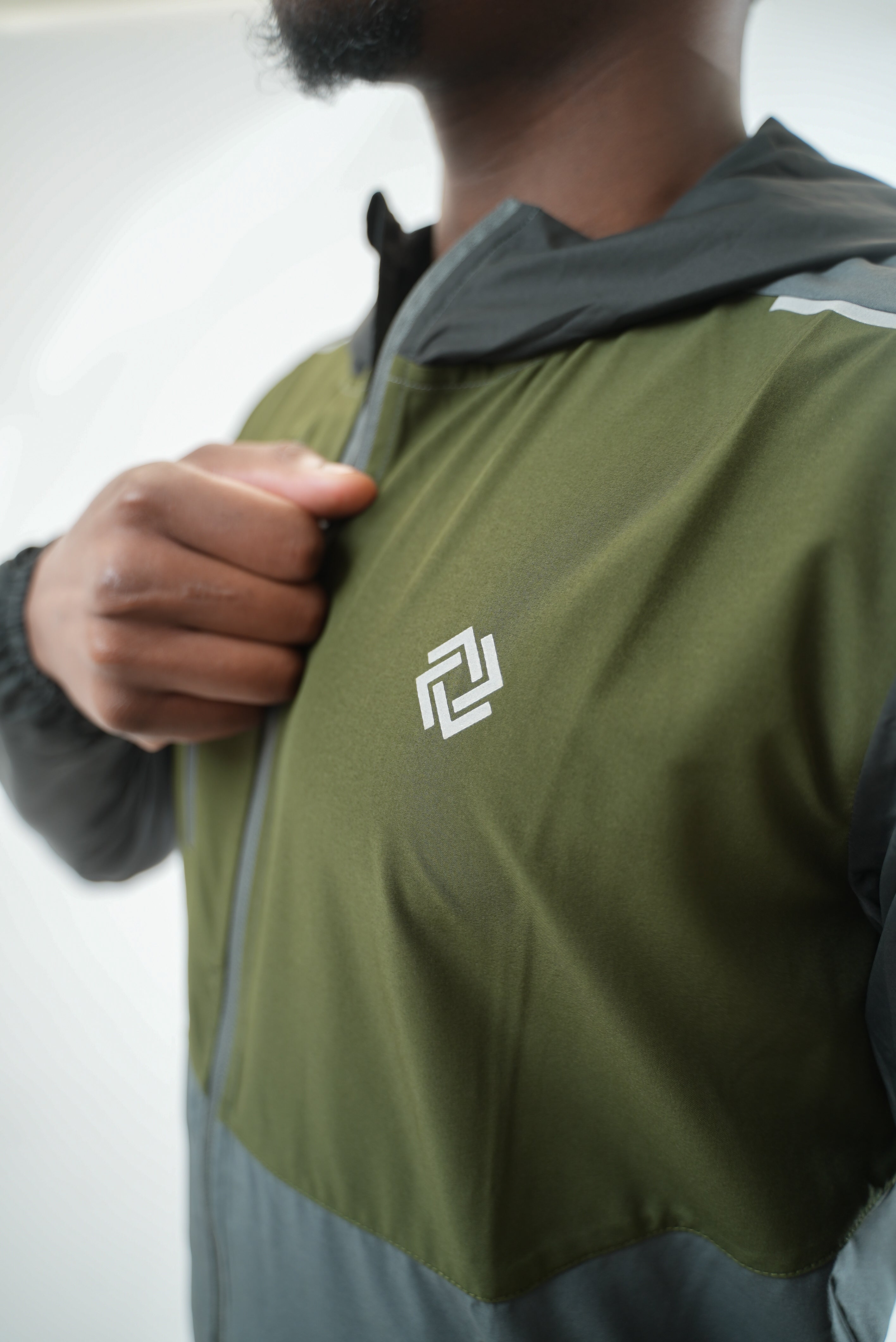 Core Windbreaker - Green